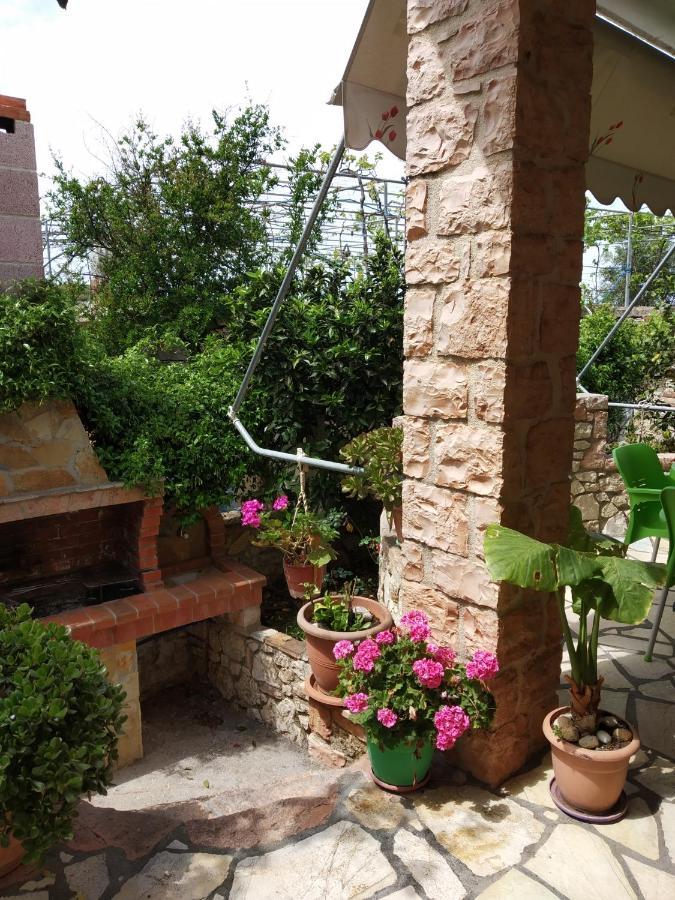 קסאמיל Altin Skrapari Guesthouse מראה חיצוני תמונה