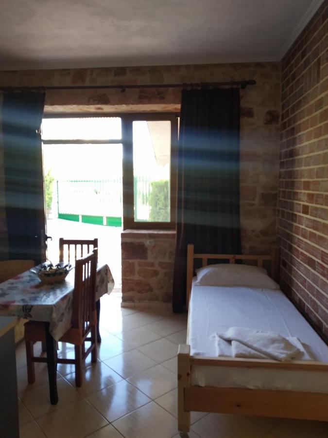 קסאמיל Altin Skrapari Guesthouse מראה חיצוני תמונה