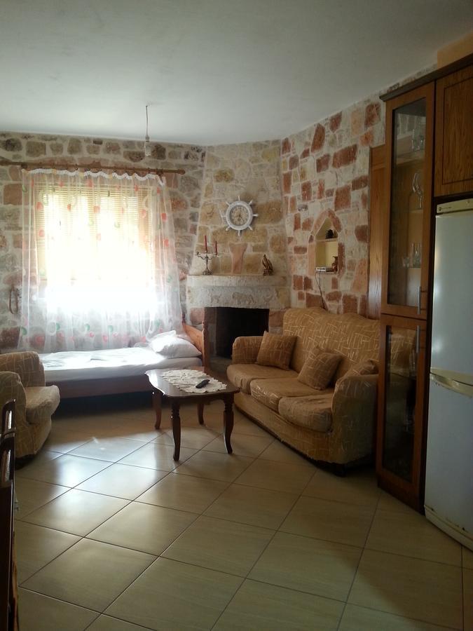 קסאמיל Altin Skrapari Guesthouse מראה חיצוני תמונה